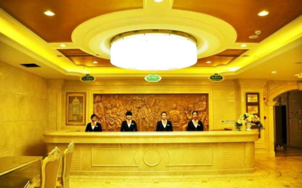 Vienna International Hotel Lhasa Potala Palace Bagian luar foto