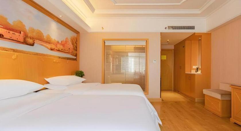 Vienna International Hotel Lhasa Potala Palace Bagian luar foto