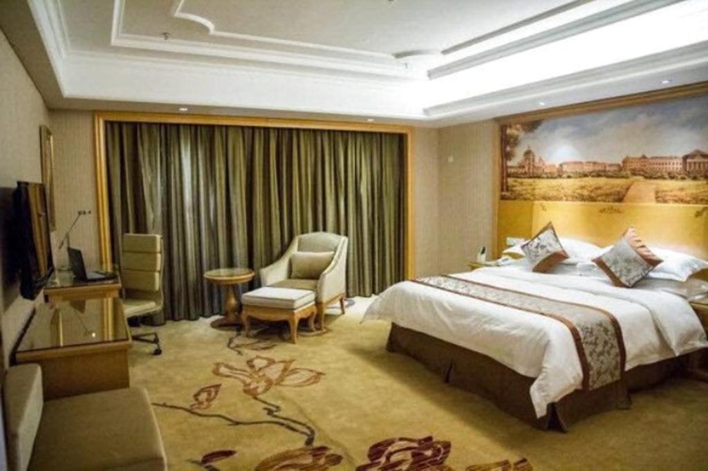 Vienna International Hotel Lhasa Potala Palace Bagian luar foto