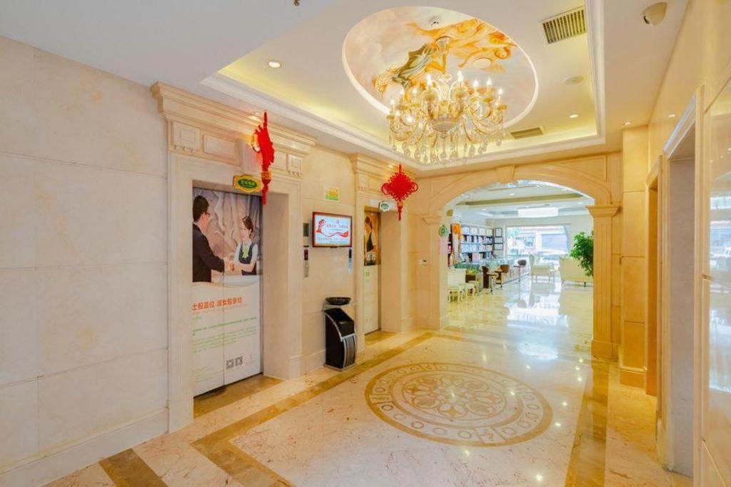 Vienna International Hotel Lhasa Potala Palace Bagian luar foto